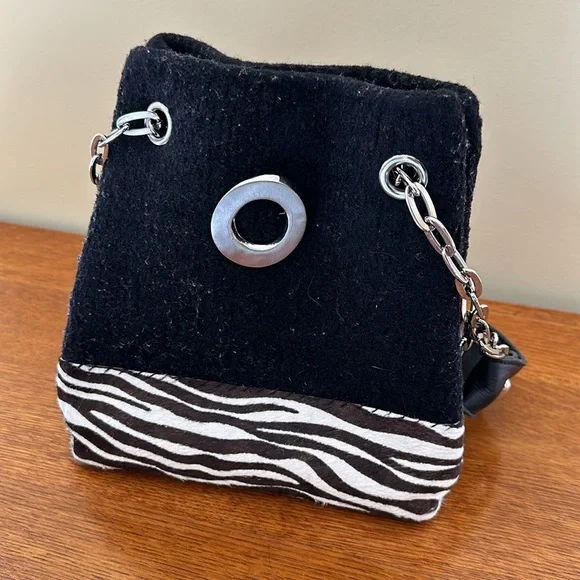 Exquisite Vintage Sarah Oliver Handbag: Silver Chains & Zebra Patterns - Picture 2 of 6